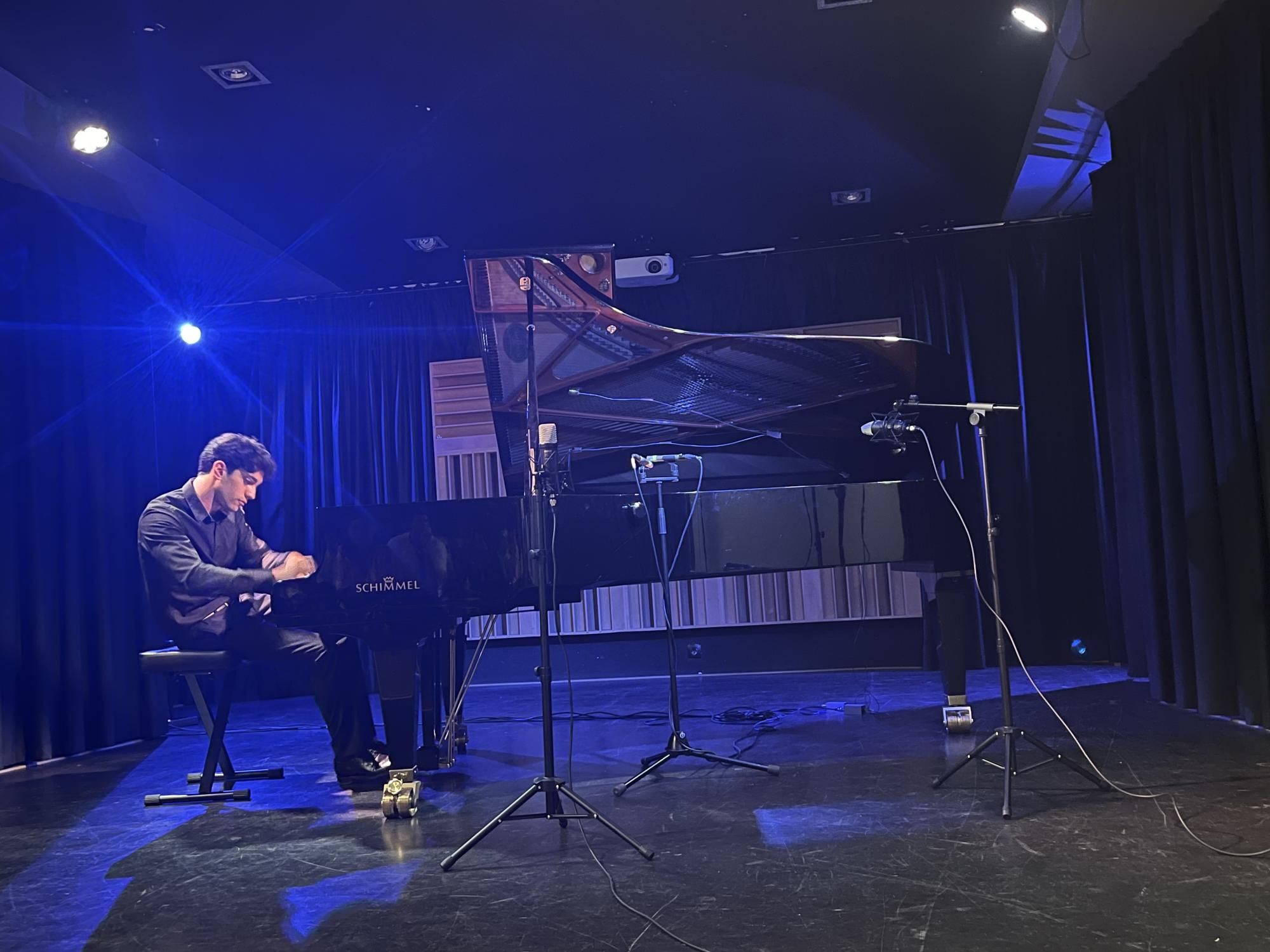 ARTURO DE LA MORENA AL PIANO 1